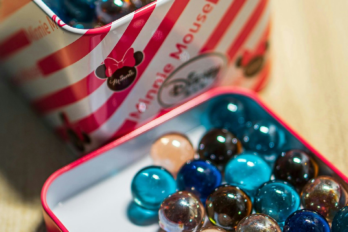 Decorazioni natalizie pericolose in casa: tutelare bambini e animali dagli incidenti più comuni