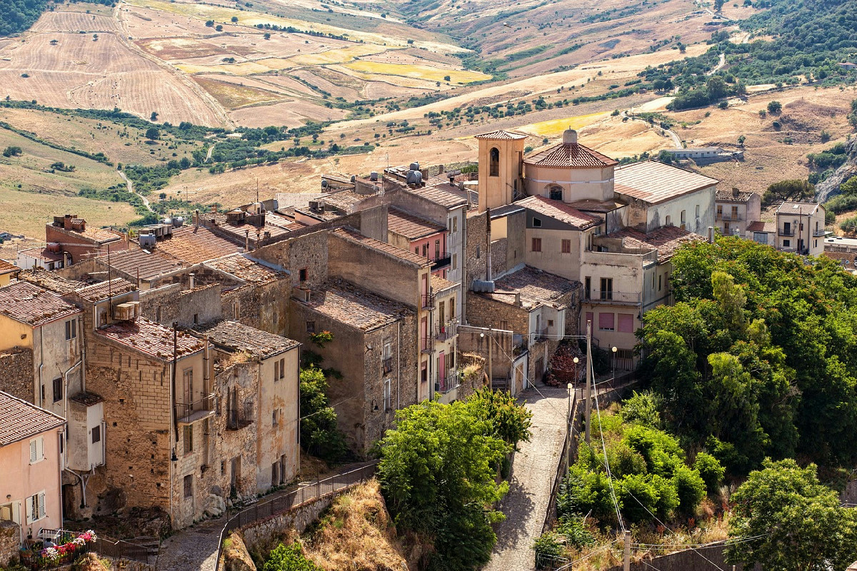 Dove l’inverno avvolge la Sicilia: borghi incantati e atmosfere fiabesche da scoprire