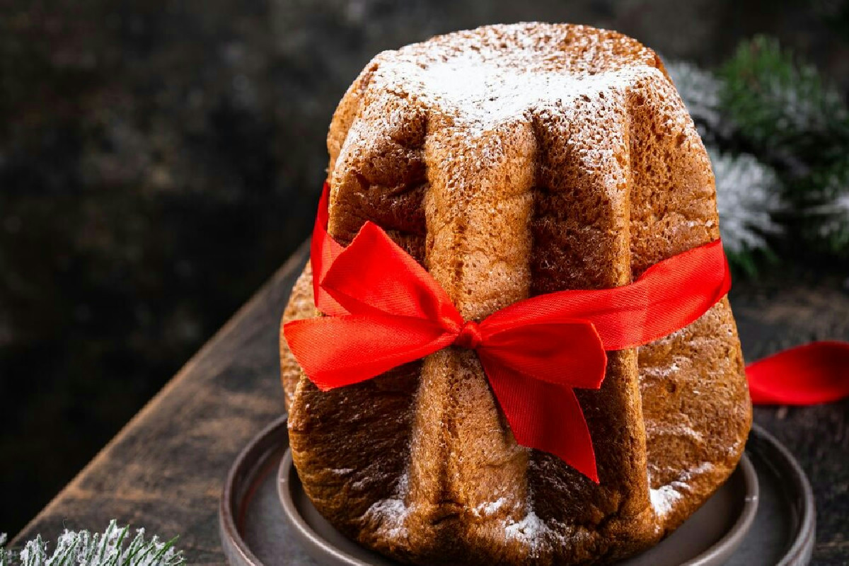 Il gesto semplice da fare quando acquisti il pandoro della Lidl che rende speciale la festa