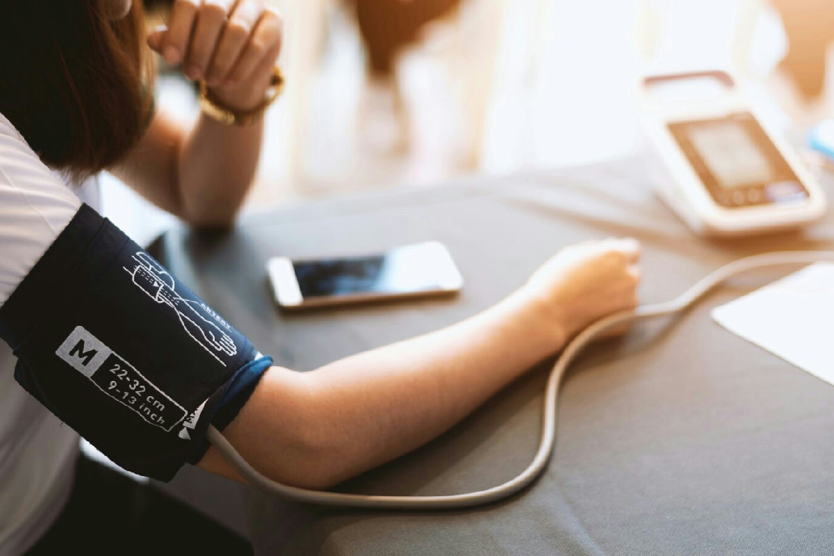 Pressione alta: l’attività fisica ideale per mantenerla stabile senza stress quotidiano