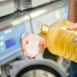 La verità sul detersivo in lavatrice: perché usi troppo senza accorgertene ogni volta